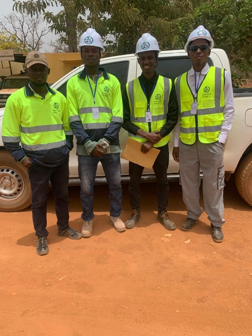 L’équipe GreenCycle Sénégal en équipement de protection sur un site client